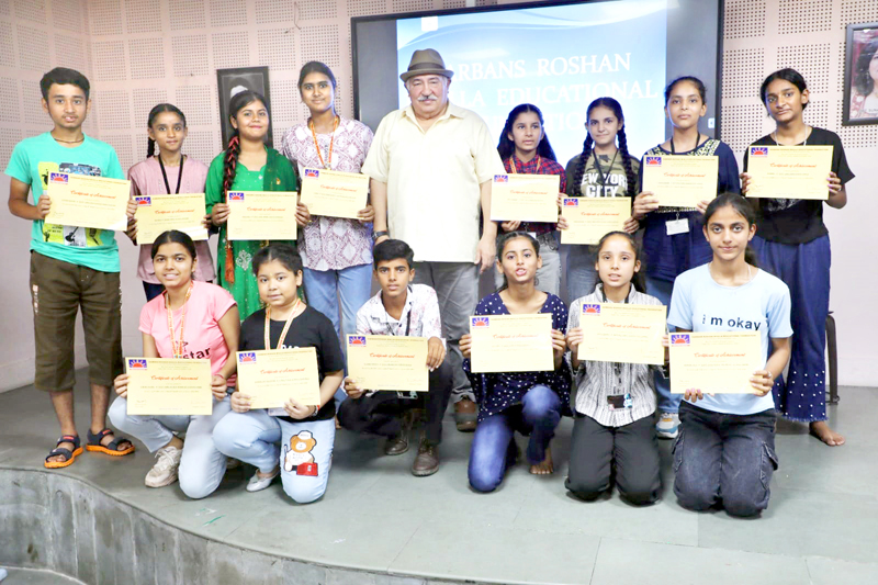 Topper students posing for a group photograph after receiving awards for scoring over 75 per cent marks in Board exams. Topper students posing for a group photograph after receiving awards for scoring over 75 per cent marks in Board exams.