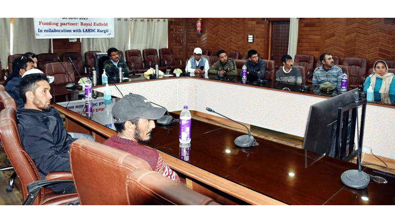 CEC, LAHDC Kargil Feroz Khan addressing meeting in Kargil on Saturday. CEC, LAHDC Kargil Feroz Khan addressing meeting in Kargil on Saturday.