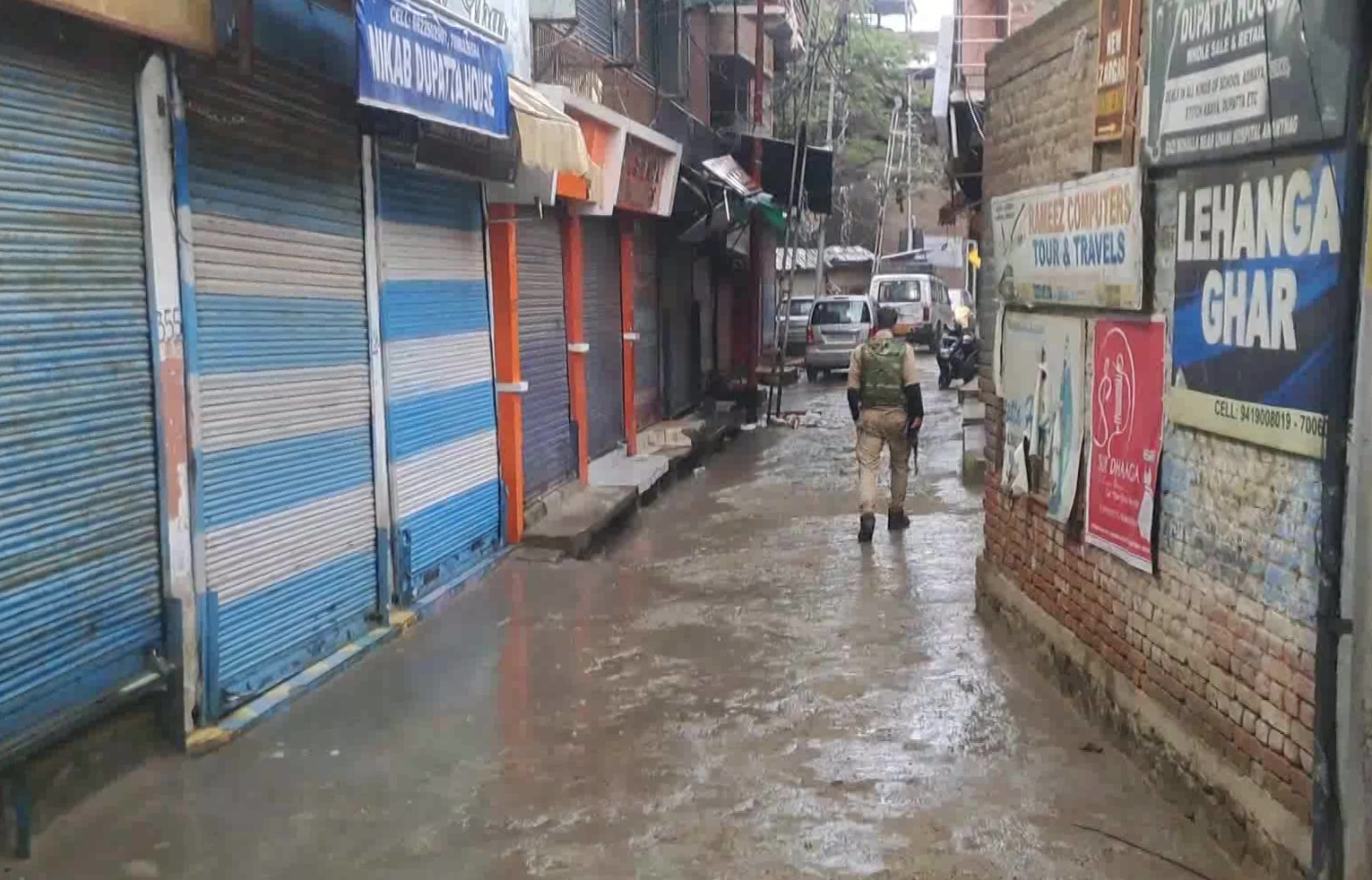 2 Non-local Labourers Injured in Firing by Terrorists in J&K's Anantnag 2 Non-local Labourers Injured in Firing by Terrorists in J&K's Anantnag