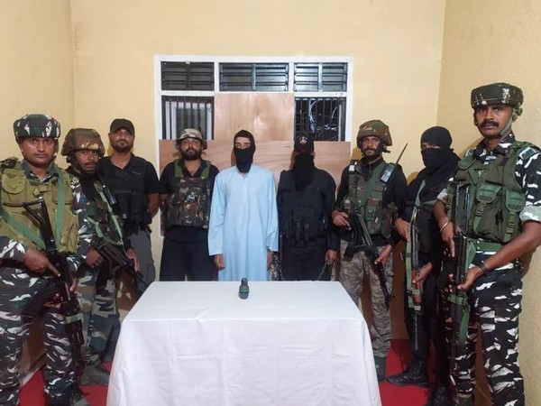 J&K | Police Nab Lashkar Associate In Bandipora; Recover Hand Grenade J&K | Police Nab Lashkar Associate In Bandipora; Recover Hand Grenade