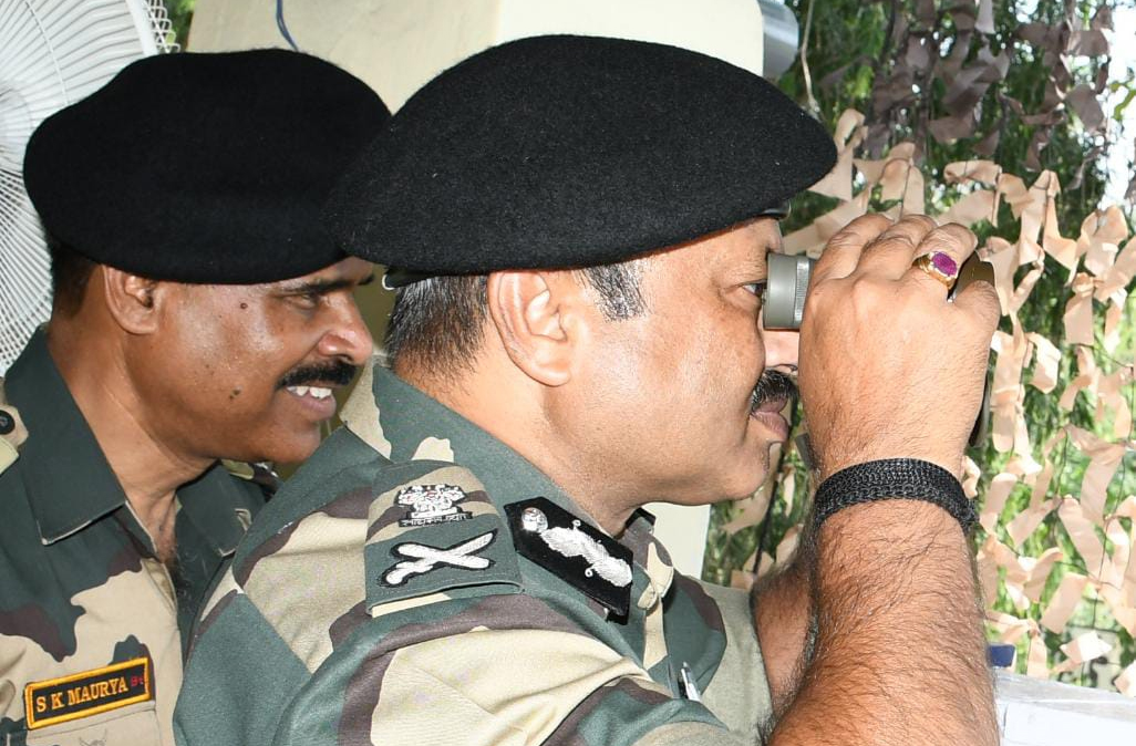 BSF Chief Visits Border Outposts In Jammu's Akhnoor Sector BSF Chief Visits Border Outposts In Jammu's Akhnoor Sector