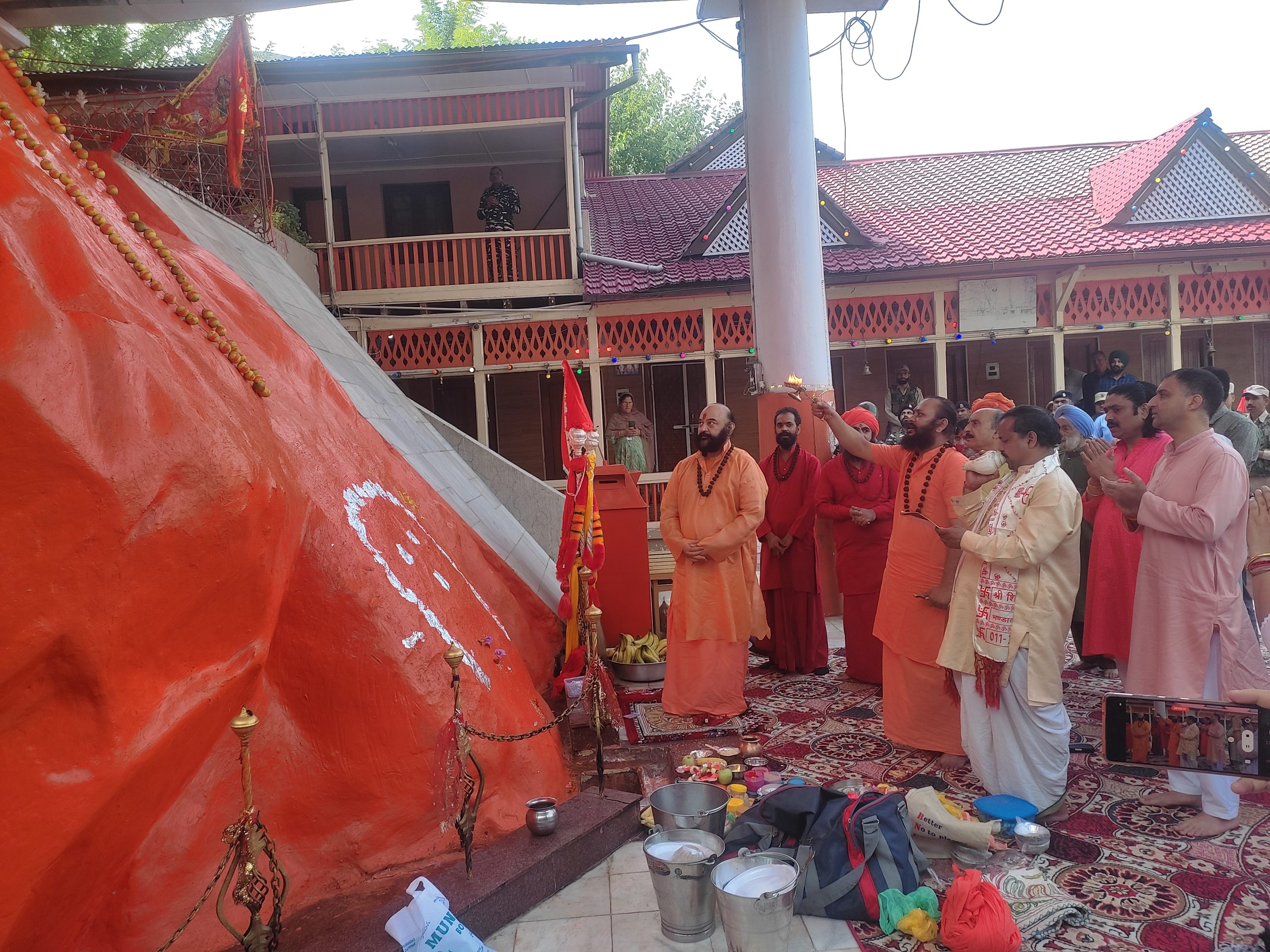 Charri Mubarak Taken To 'Sharika Bhawani' Temple In Srinagar To Pay Obesiance Charri Mubarak Taken To 'Sharika Bhawani' Temple In Srinagar To Pay Obesiance