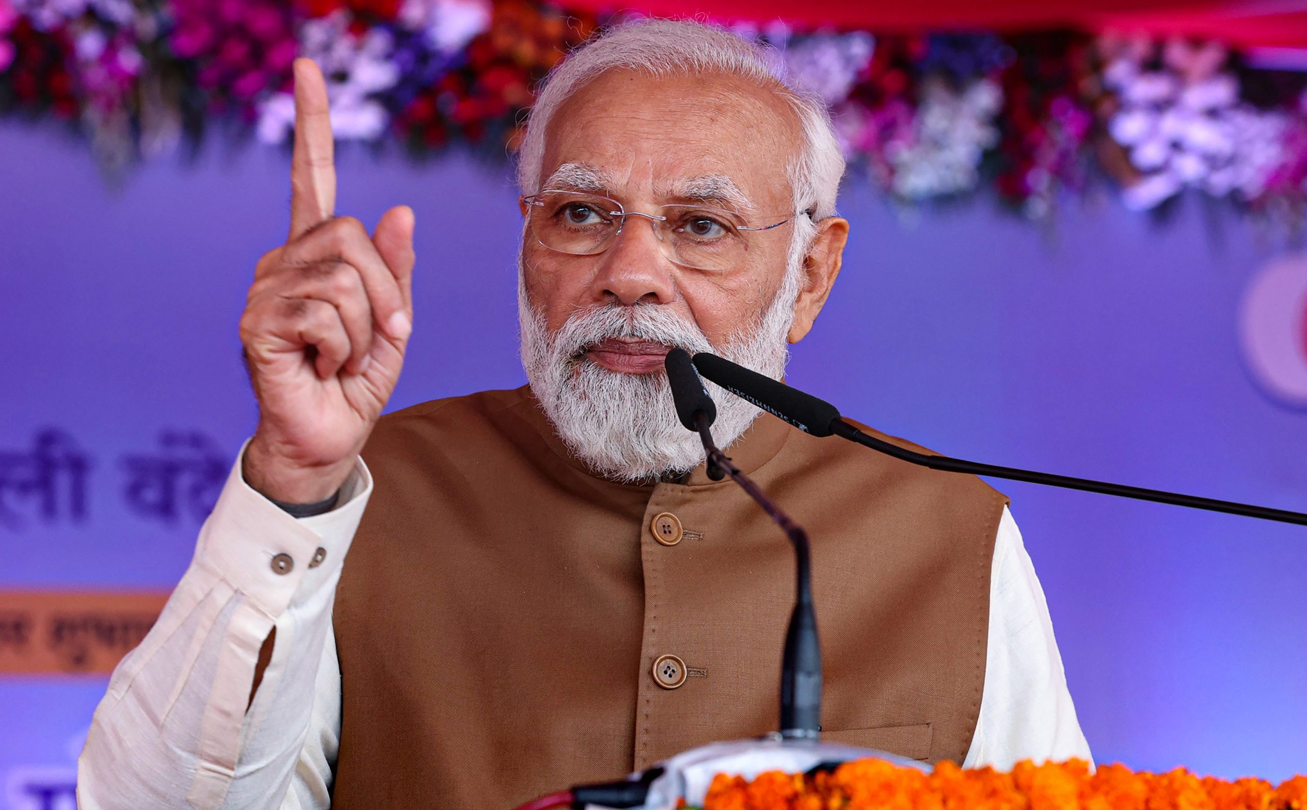 PM Modi flags off Vande Bharat Express