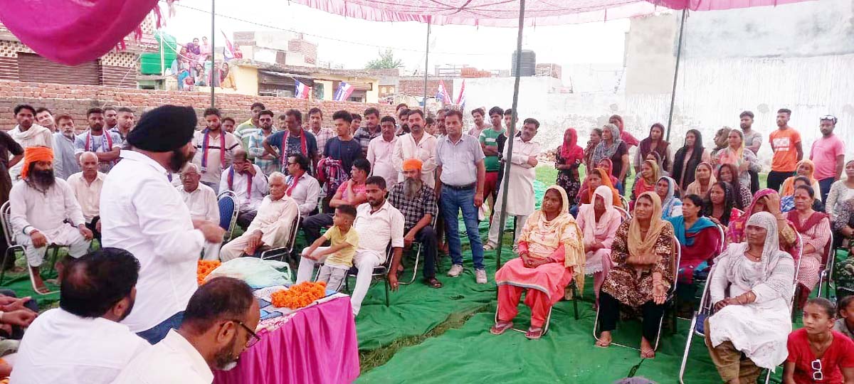 Apni Party leader, Manjit Singh addressing a public meeting in Samba. Apni Party leader, Manjit Singh addressing a public meeting in Samba.