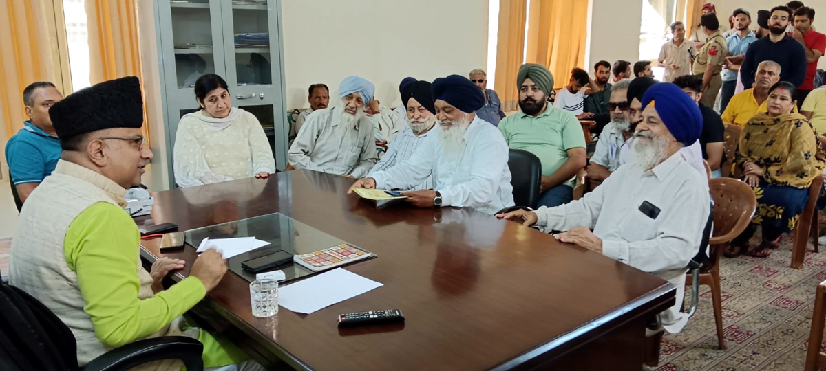 A delegation of Accounts Assistants Panchayat Union interacts with MP Gulam Ali Khatana. A delegation of Accounts Assistants Panchayat Union interacts with MP Gulam Ali Khatana.