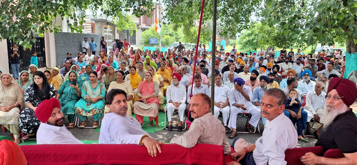 JKPCC working president Raman Bhalla and others at a public rally in RS Pura area. JKPCC working president Raman Bhalla and others at a public rally in RS Pura area.