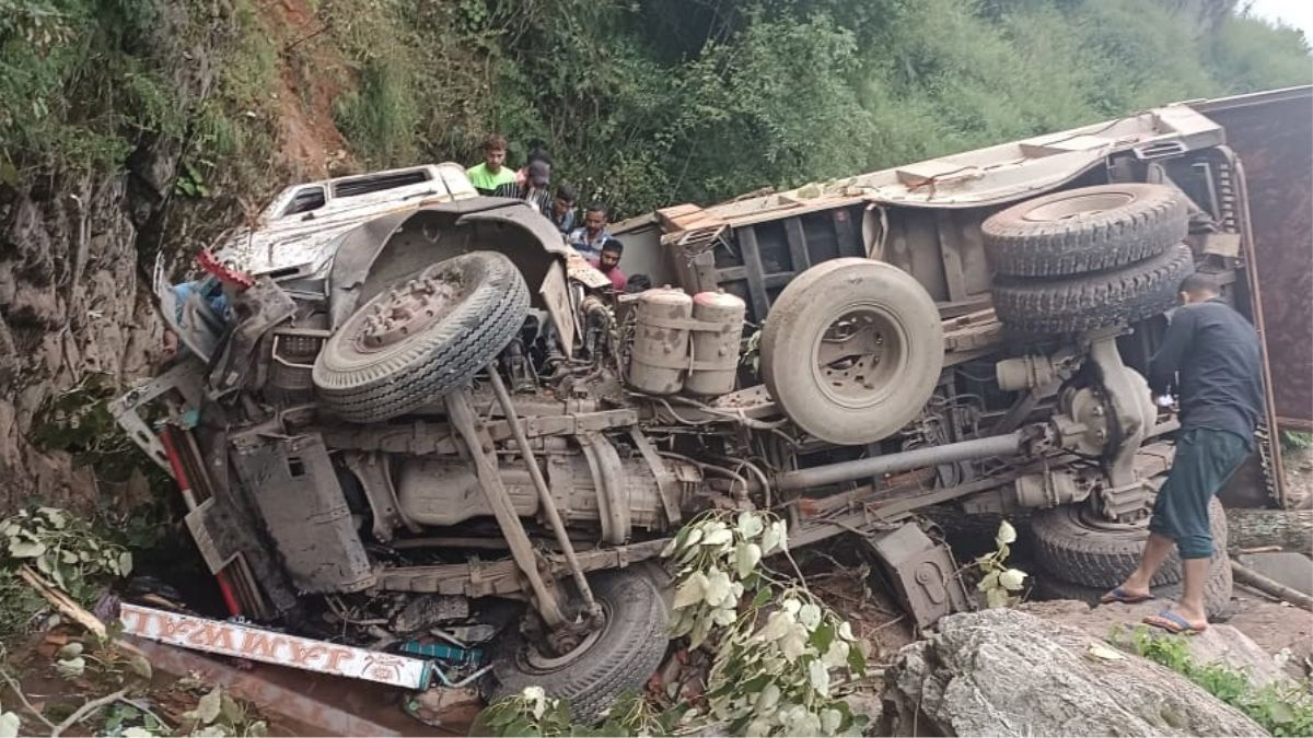 Brick-Loaded Dumper Falls Into Gorge; 3 Killed In J&K's Udhampur Brick-Loaded Dumper Falls Into Gorge; 3 Killed In J&K's Udhampur
