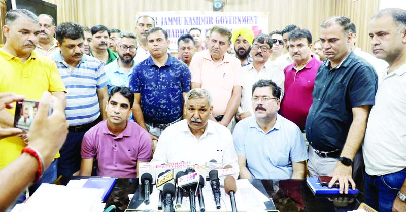 Provincial president of JKGPA, Bharat Bhushan Bhagat and other office bearers during a press conference at Jammu. —Excelsior/Rakesh Provincial president of JKGPA, Bharat Bhushan Bhagat and other office bearers during a press conference at Jammu. —Excelsior/Rakesh