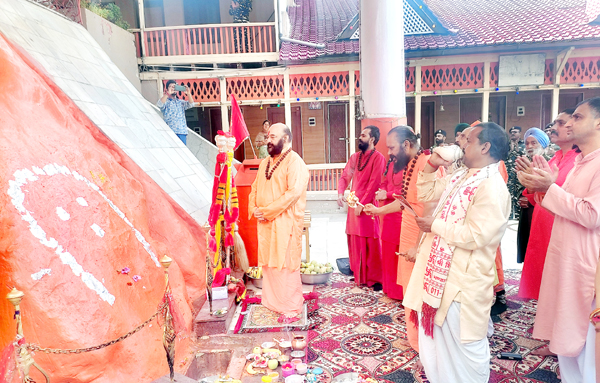 Chhari Mubarak led by Mahant Deependra Giri Ji Maharaj performing Puja at Shri Sharika Bhawani Temple at Hari Parbat in Srinagar on Thursday. — Excelsior/Shakeel Chhari Mubarak led by Mahant Deependra Giri Ji Maharaj performing Puja at Shri Sharika Bhawani Temple at Hari Parbat in Srinagar on Thursday. — Excelsior/Shakeel