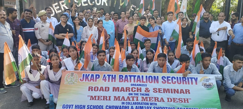 Students posing along with dignitaries during Road March at Suchetgarh. Students posing along with dignitaries during Road March at Suchetgarh.