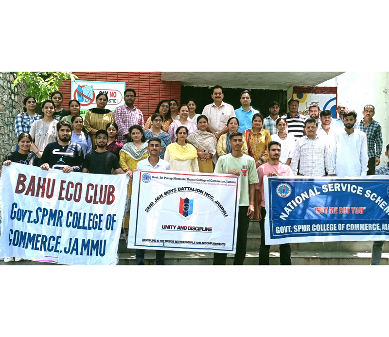 Faculty members and students of SPMR College of Commerce during the campaign. Faculty members and students of SPMR College of Commerce during the campaign.