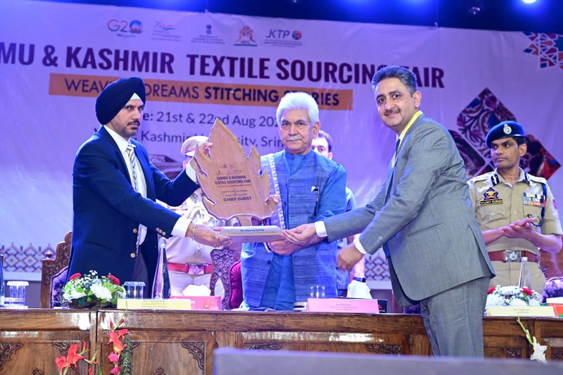 LG Manoj Sinha and officers of J&K administration during Buyer-Seller Meet. LG Manoj Sinha and officers of J&K administration during Buyer-Seller Meet.