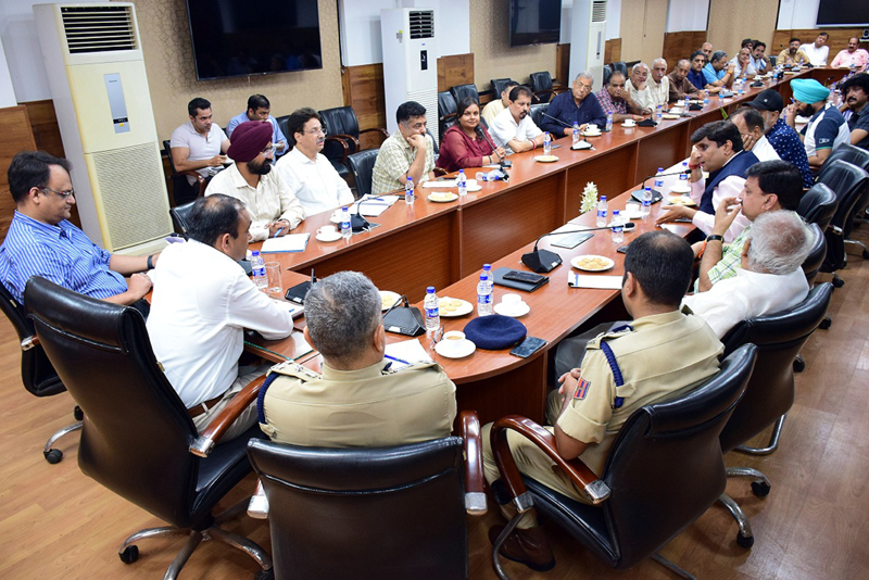 Div Com chairing a meeting on Wednesday. Div Com chairing a meeting on Wednesday.
