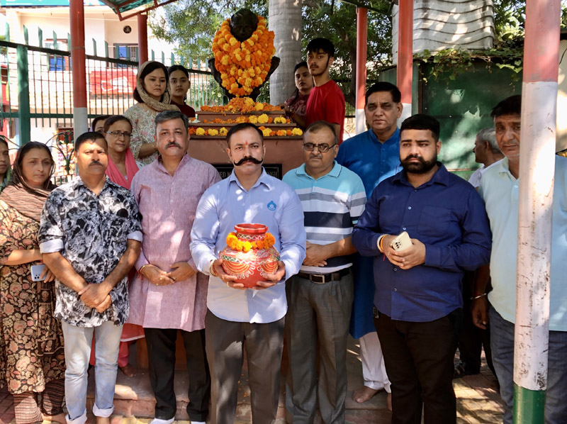 Team Jammu chief Zorawar Singh and others paying tribute to Major Akash Singh on his martyrdom day. Team Jammu chief Zorawar Singh and others paying tribute to Major Akash Singh on his martyrdom day.