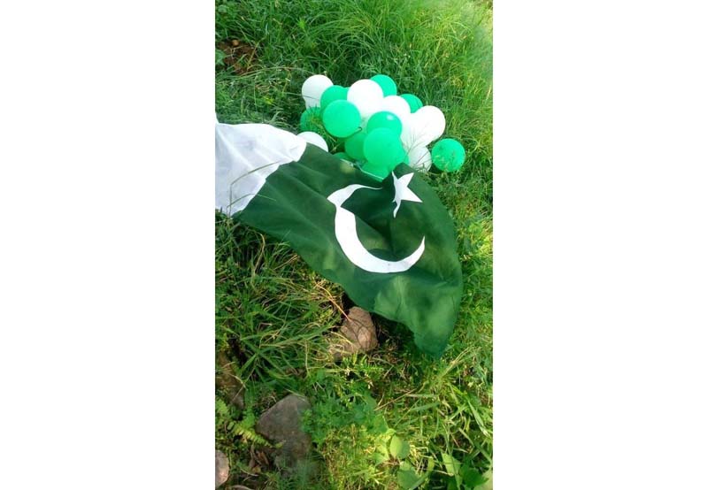 Pak flag attached with balloons, which was found in Ramnagar at Thursday morning. Pak flag attached with balloons, which was found in Ramnagar at Thursday morning.