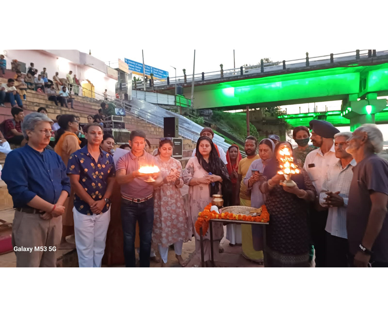 Members of Tawi Aandolan and other dignitaries doing ‘Tawi Aarti’ at Jammu on Wednesday. Members of Tawi Aandolan and other dignitaries doing ‘Tawi Aarti’ at Jammu on Wednesday.
