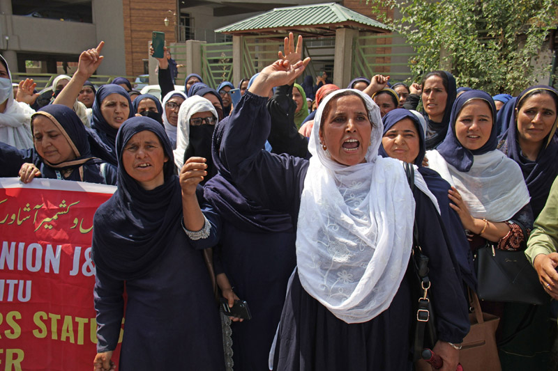 ASHA Workers Union staging protest in Srinagar. —Excelsior/Shakeel ASHA Workers Union staging protest in Srinagar. —Excelsior/Shakeel
