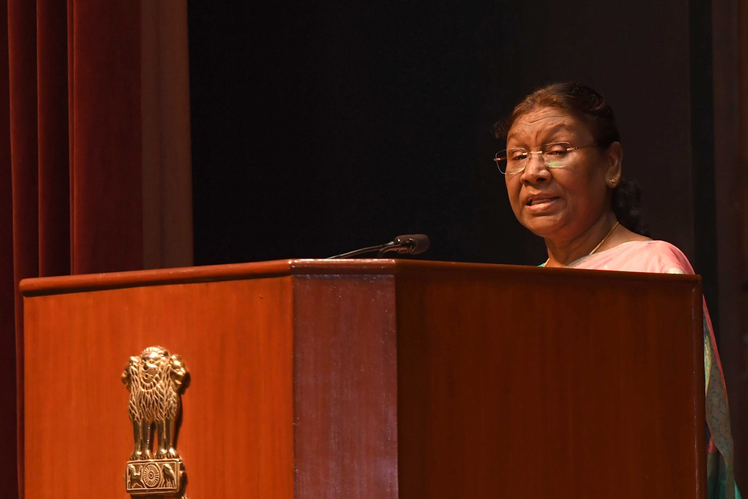 President Droupadi Murmu addressing a group of 255 probationers of Indian Railways (2018 batch) at Rashtrapati Bhavan Cultural Centre, in New Delhi on Thursday. (UNI)
