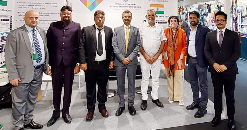 Romesh Khajuria, chairman WWEPC with an Indian delegation of exporters at Milan, Italy. Romesh Khajuria, chairman WWEPC with an Indian delegation of exporters at Milan, Italy.