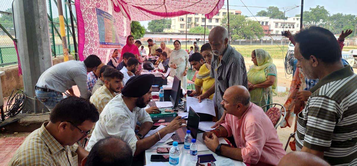 BJP vice president, Yudhvir Sethi listening public grievances at party office Kachhi Chawni on Thursday. BJP vice president, Yudhvir Sethi listening public grievances at party office Kachhi Chawni on Thursday.