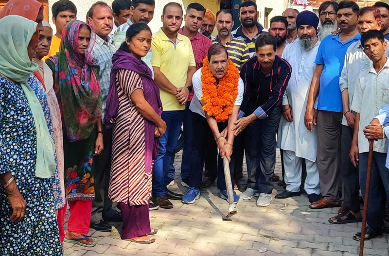 JMC Councillor, Sat Paul Karlupia starts construction work of deep drain at Gole Panjpeer. JMC Councillor, Sat Paul Karlupia starts construction work of deep drain at Gole Panjpeer.