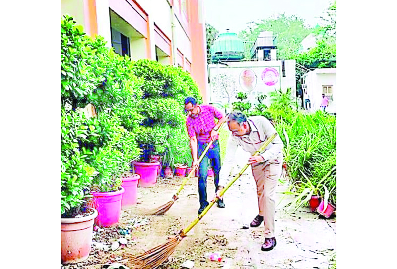 Officers and staff members participating in cleanliness drive at DRM Office, New Delhi on Saturday. Officers and staff members participating in cleanliness drive at DRM Office, New Delhi on Saturday.