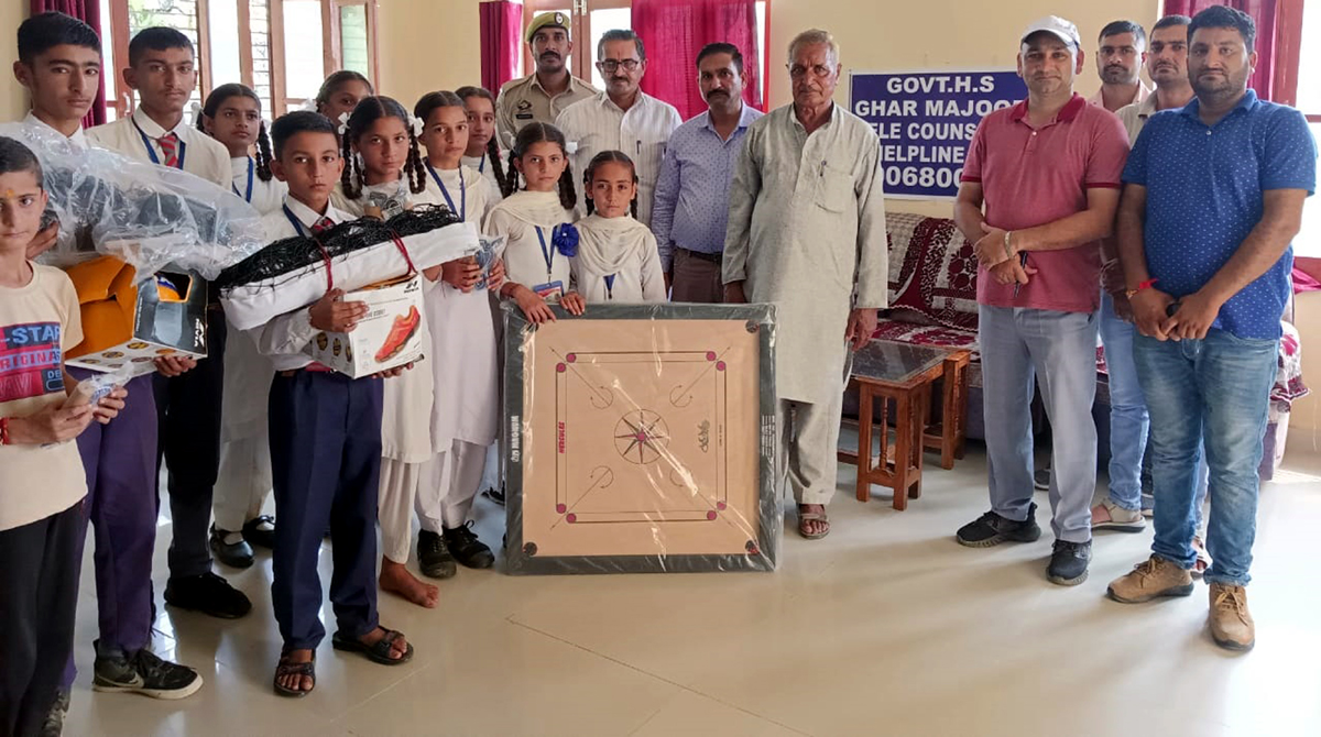 SDM Chowki Choura Virender Gupta provides sports items to school students in Ghaar Panchayat. SDM Chowki Choura Virender Gupta provides sports items to school students in Ghaar Panchayat.