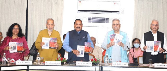 Union Minister Dr. Jitendra Singh releasing the book “Jammu & Kashmir - a Wounded Paradise” by Padamshri Jawaharlal Koul , at India International Centre, New Delhi.