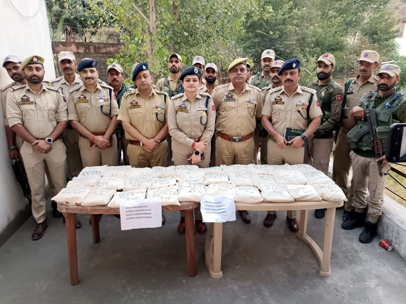 SSP Ramban Mohita Sharma and other police officers pose for a group photograph while displaying the seized contraband of cocaine on Sunday. -Excelsior/Shubam Anthal SSP Ramban Mohita Sharma and other police officers pose for a group photograph while displaying the seized contraband of cocaine on Sunday. -Excelsior/Shubam Anthal
