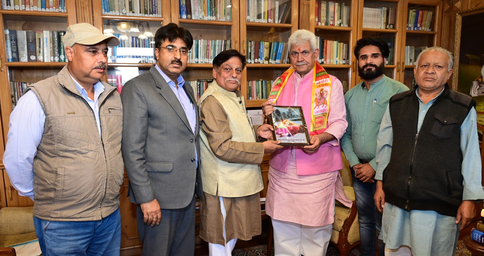 Delegation of Mata Kheer Bhawani Asthapan Committee Tikkar Kupwara calls on Lt Governor