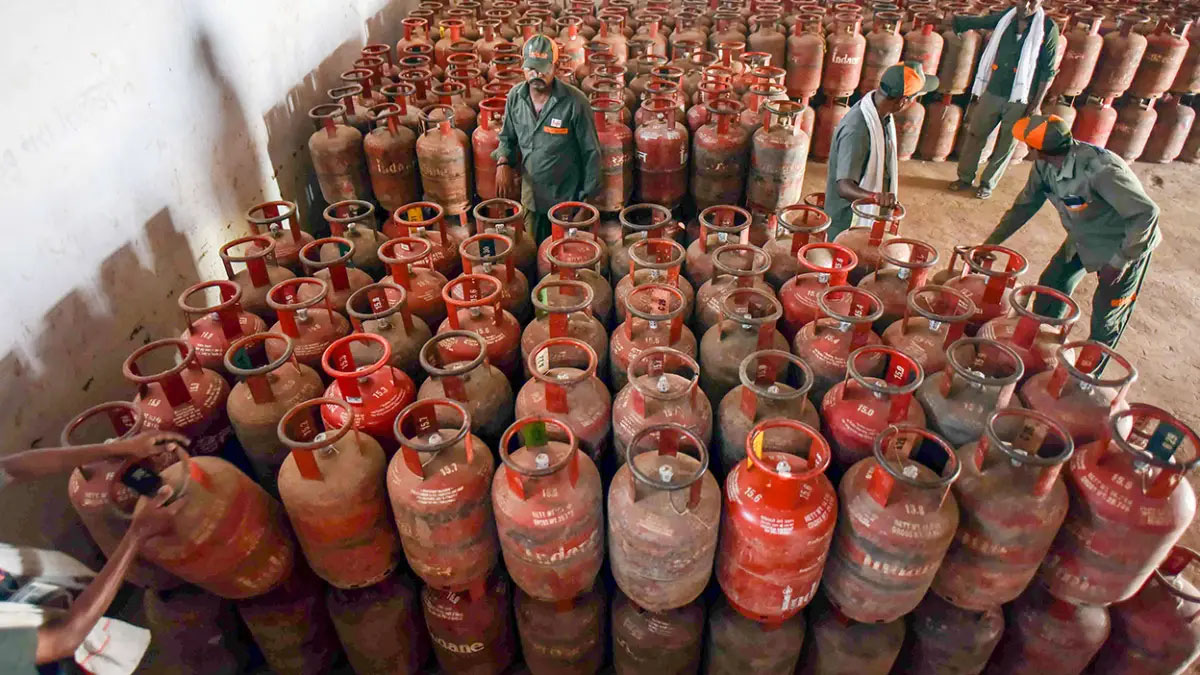 LPG Price Up Rs 50, CNG By Re 1; Excise Duty Hiked On Petrol, Diesel LPG Price Up Rs 50, CNG By Re 1; Excise Duty Hiked On Petrol, Diesel