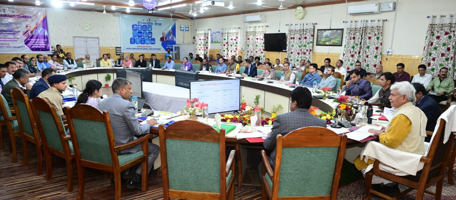 Lt Governor Sh Manoj Sinha reviews progress of development works at Kupwara (4)