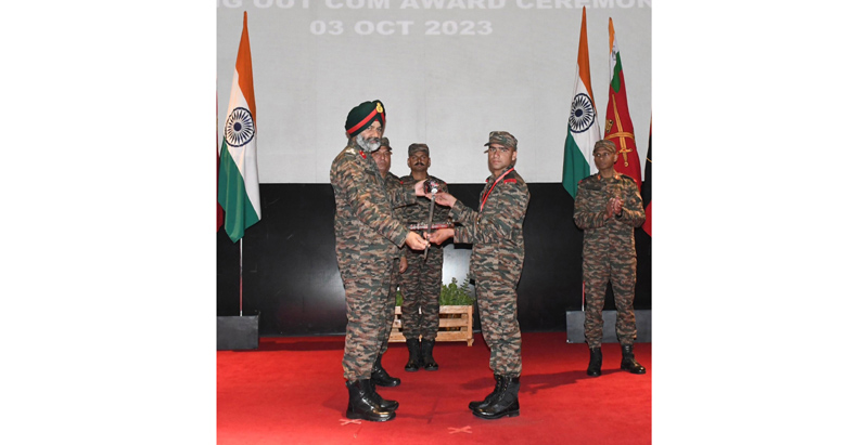 Army officer felicitating Agniveer (UNI ) Army officer felicitating Agniveer (UNI )
