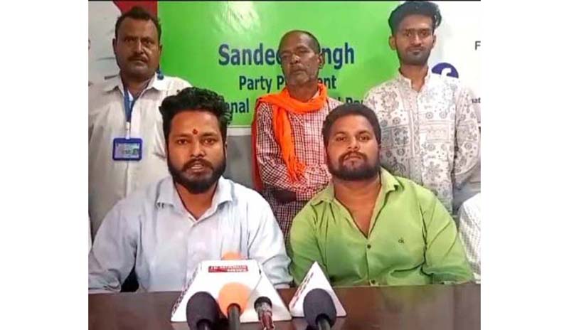 President NAUP, Rohit Kumar, flanked by other party leaders, addressing media persons in Jammu on Thursday. President NAUP, Rohit Kumar, flanked by other party leaders, addressing media persons in Jammu on Thursday.