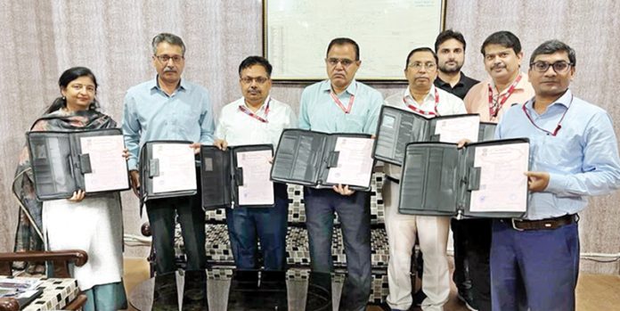 Officers of CVPPPL and JKPCL signing power purchase agreements on Saturday. Officers of CVPPPL and JKPCL signing power purchase agreements on Saturday.