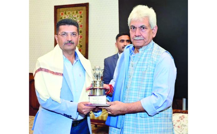 LG presenting memento to SSP Joginder Singh.