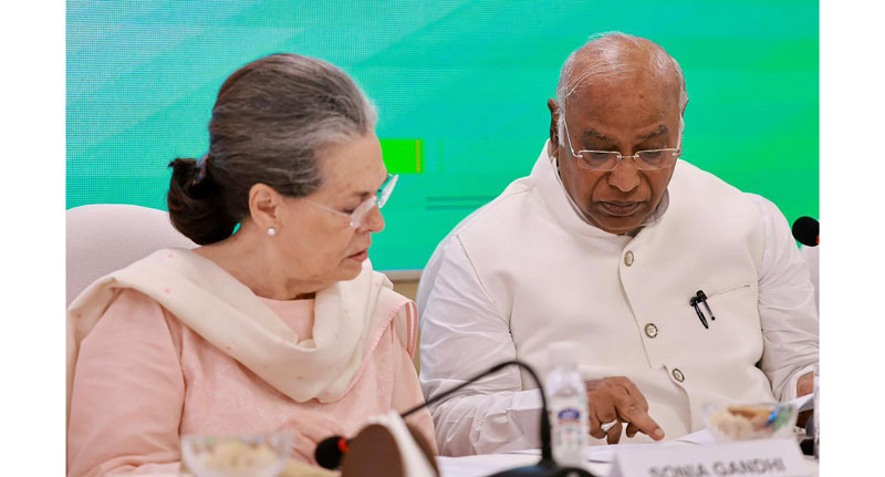 Congress president Mallikarjun Kharge in conversation with party leader Sonia Gandhi during the CWC meet in New Delhi on Monday. (UNI) Congress president Mallikarjun Kharge in conversation with party leader Sonia Gandhi during the CWC meet in New Delhi on Monday. (UNI)