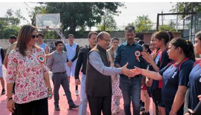Dr. Jatinder Khajuria, Registrar Cluster University of Jammu interacting with players at MA stadium on Saturday. Dr. Jatinder Khajuria, Registrar Cluster University of Jammu interacting with players at MA stadium on Saturday.