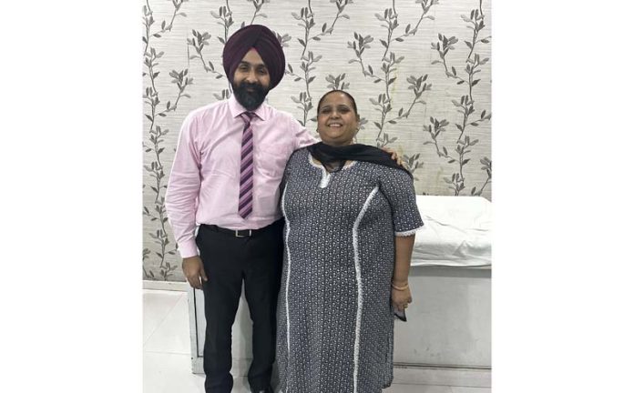 Dr. Ranjit Singh along with his patient Balbir Kaur posing for a photograph after successfully performing her knee replacement surgery.
