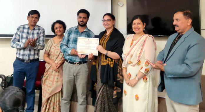 Chief guest presenting participation certificates during valedictory function of the week-long workshop at JU.