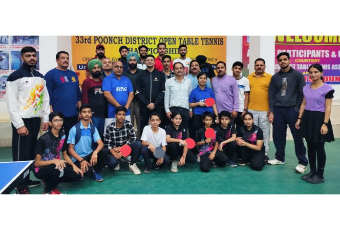 Table Tennis players posing with dignitaries in Poonch.
