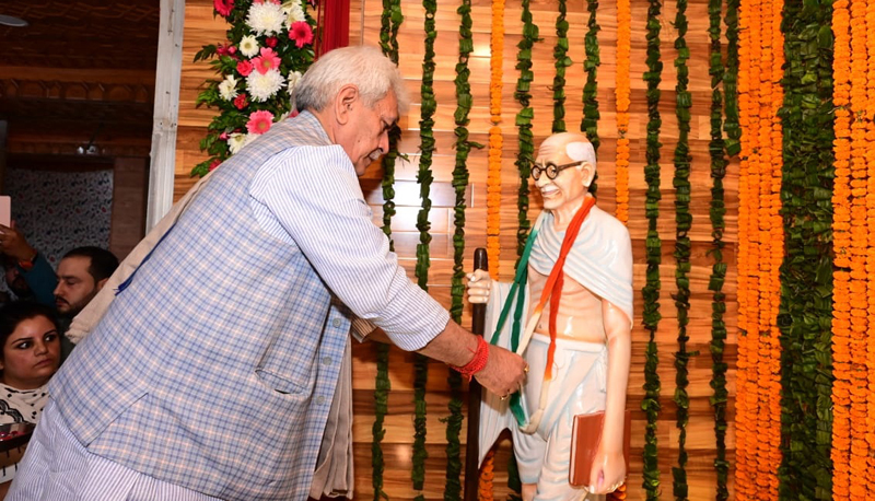 Lt. Governor Manoj Sinha unveiling the statue of Mahatma Gandhi at Civil Secretariat Srinagar on Monday. Lt. Governor Manoj Sinha unveiling the statue of Mahatma Gandhi at Civil Secretariat Srinagar on Monday.