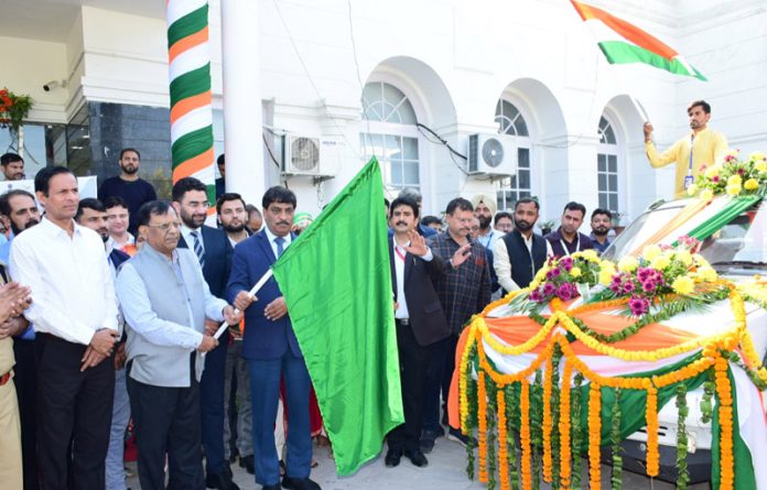 CS Dr Arun Kumar Mehta flagging off 400 person J&K contingent of Amrit Kalash Yatra for New Delhi.