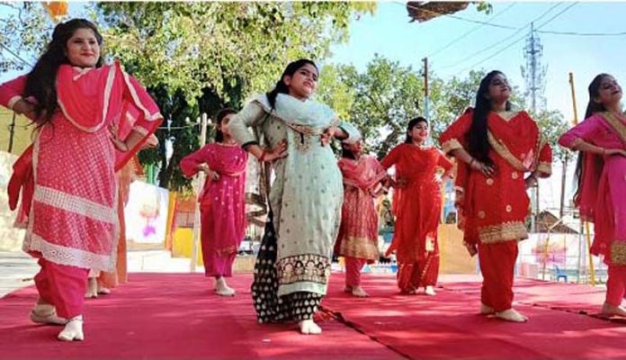 Artists performing during Basohli Utsav.