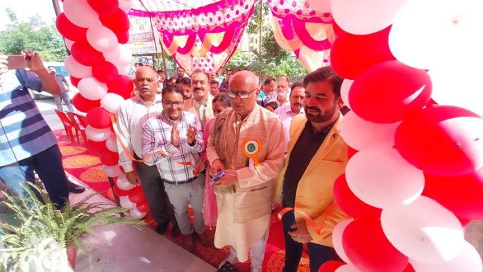 Mayor Rajinder Sharma and other dignitaries during the opening of first outlet of ‘Masti ki Chai Shalla’ at Roop Nagar, Jammu.