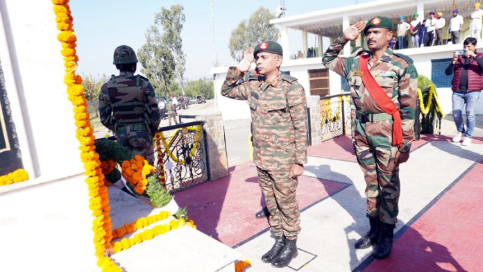 CO of RR Bn paying respect to Martyrs at Shaheedgarh war memorial at Lam near LoC in Nowshera Sector. CO of RR Bn paying respect to Martyrs at Shaheedgarh war memorial at Lam near LoC in Nowshera Sector.