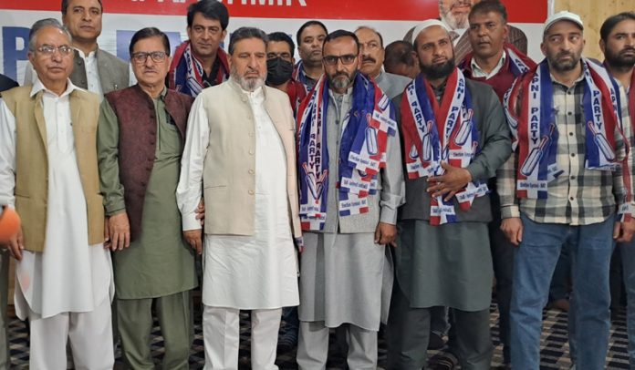 Former JeI leader, Dr Talat Majeed joins Apni Party in presence of party president, Altaf Bukhari in Srinagar.