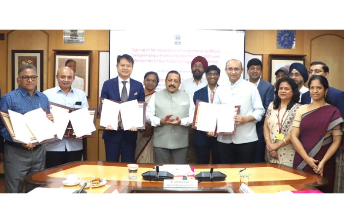 Union Minister Dr. Jitendra Singh presiding over the signing of MoU between Govt of India and Union Minister Dr. Jitendra Singh presiding over the signing of MoU between Govt of India and