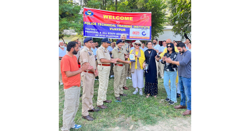 Shiv Kumar Sharma presenting a memento to Ruchi Chouhan at PTTI Vijaypur on Friday. Shiv Kumar Sharma presenting a memento to Ruchi Chouhan at PTTI Vijaypur on Friday.