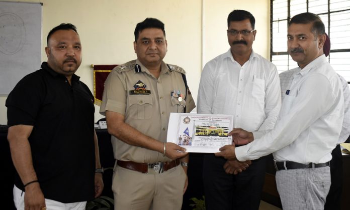 Deputy Director SKPA Udhampur Rajinder Kumar Gupta presenting certificate to a police officer. Deputy Director SKPA Udhampur Rajinder Kumar Gupta presenting certificate to a police officer.
